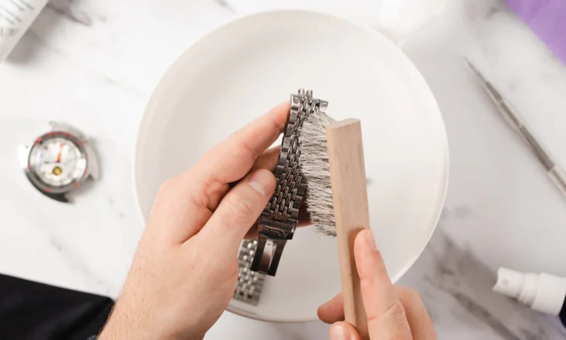 Cara Membersihkan Strap Jam Tangan